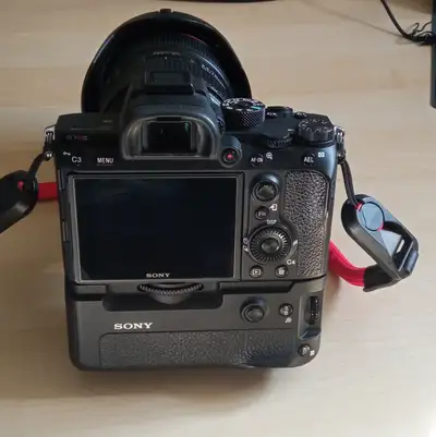 *** If the ad is up, it is still available *** Mint condition - The price is firm Official Sony VG-C...