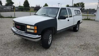 Chev K1500 4x4 in pristine condition. 4L60E transmission - Fully loaded model for its year - Power e...