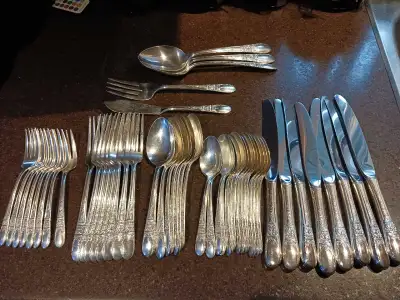 Coutellerie P.Argent Pour 8 Pers 54 Morceaux dans un coffret de bois Vintage