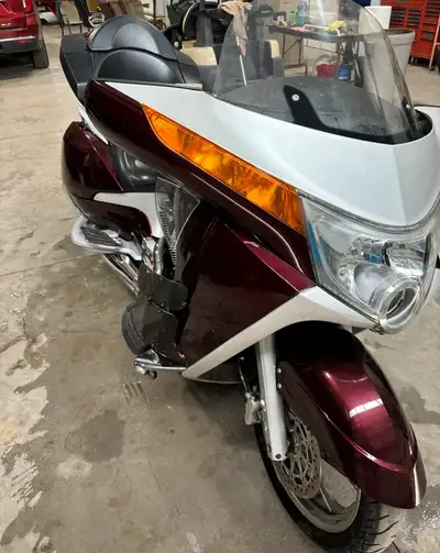 Well-maintained and in excellent condition, this 2008 Victory Vision is a smooth and powerful tourin...