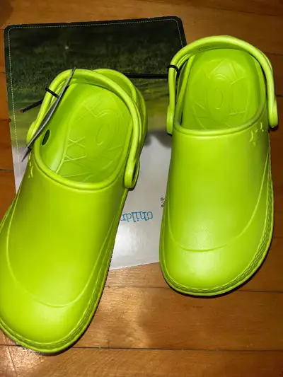 Slippers water shoes kids crocs/chaussures enfants Neuf (green) , View more