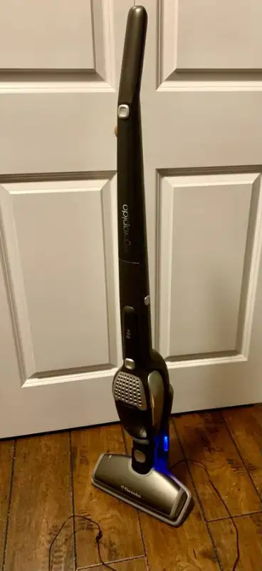 Electrolux Ergorapido Stick Vacuum EL 1014 Comes with Charging Base and Adapter! Works great!