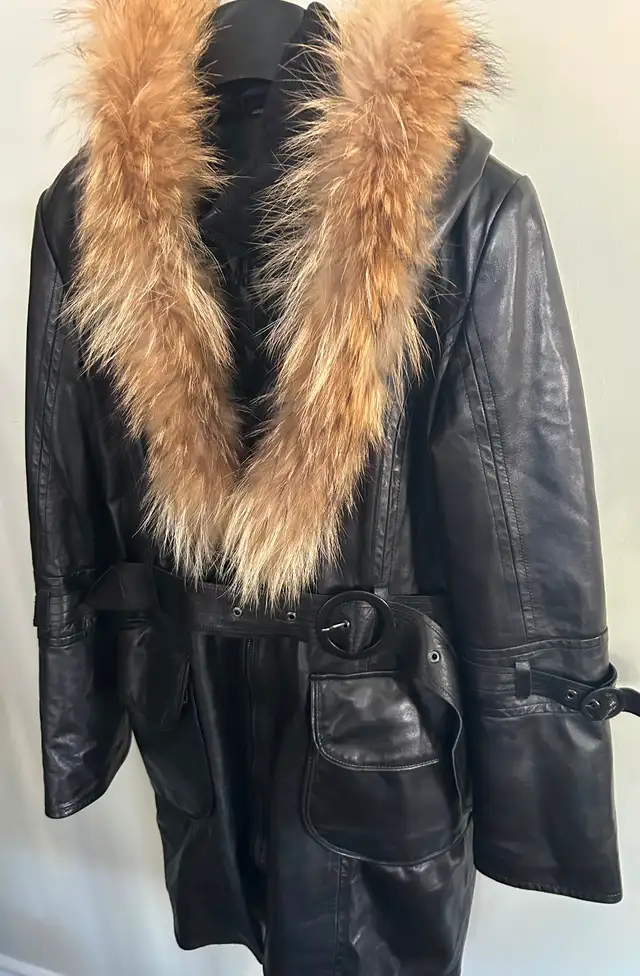 Rudsak coat in Women's - Tops & Outerwear in Barrie - Image 2