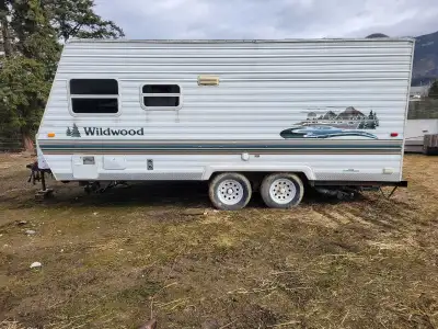 Approximately 4000 lbs. Everything works. $ 6500. Call / text 250 308 7972