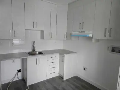 une grande longuement à louer pour 3 1/2, View more