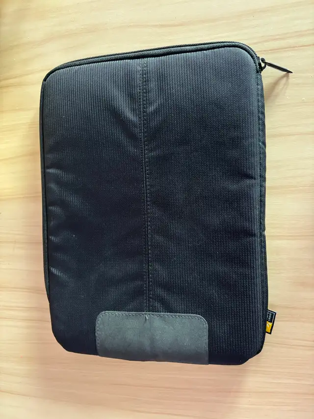 CASE LOGIC 11 LAPTOP CASE in Laptop Accessories in City of Toronto - Image 3