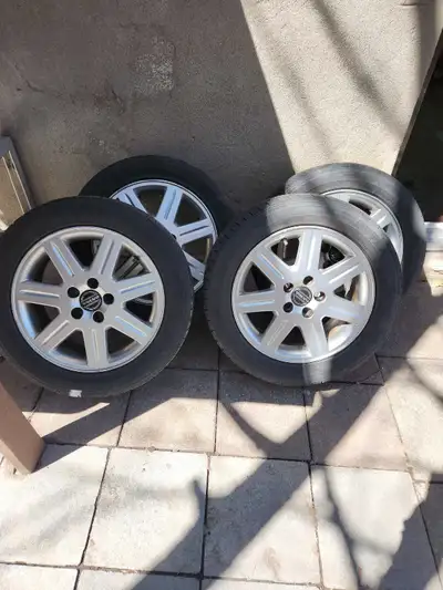 Mag volvo 16 pouce..pneus d été bonne état.. P205/55R16. 89T Marcel. 514-755-3327