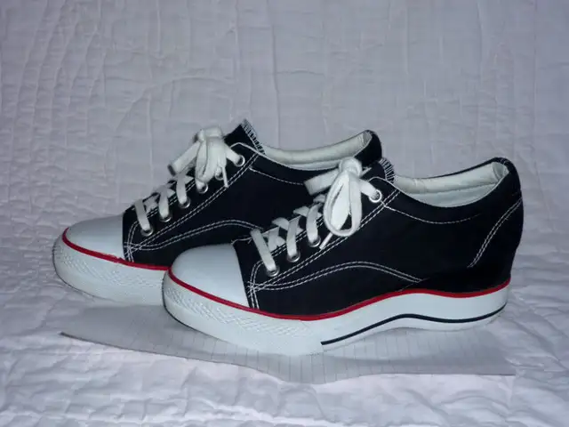 City Sneaks running shoes .. Size 7.5 ... like NEW in Women's - Shoes in Cambridge - Image 3