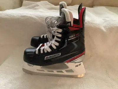 Bauer Volt 3.0 Youth Hockey Skates in excellent condition, View more