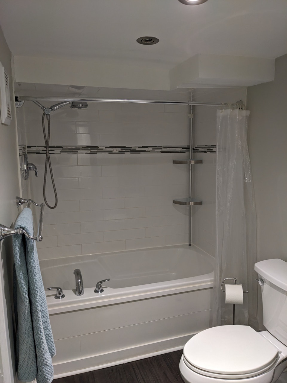 Bright, Updated Suite: Burlington-Waterdown Border 4