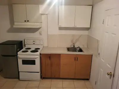 Bachelor/Studio apartment for rent Close to all amenities. Close to bus stops, main highways, grocer...