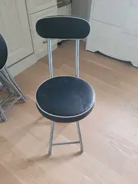 4 folding chairs