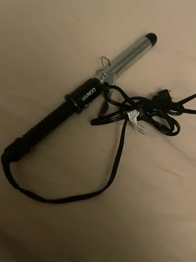 Conair curling iron in good working condition. Clean and works perfectly. Selling because I don’t us...