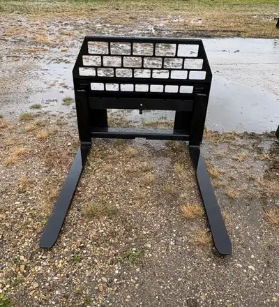 Brand new pallet forks! $700 Product Specifications Fork Length: 48 inches Load Capacity: Up to 4,40...