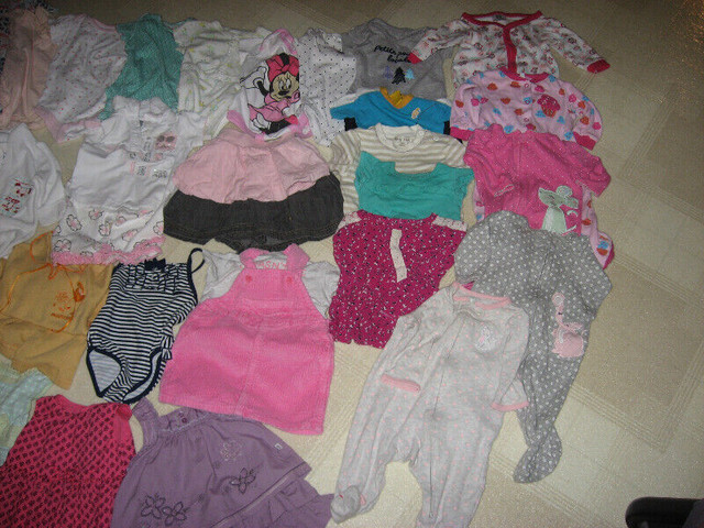 PRIX RÉDUIT - Lot de vêtements fille 3 à 6 mois dans Vêtements - 3 à 6 mois  à Longueuil/Rive Sud - Image 2