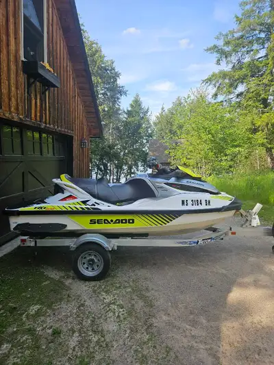 2018 Seadoo RXT-X 300, like new condition, only 34 hours. With ski pylon. Professionally maintained...