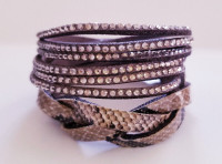 BRAND NEW! Snakeskin Rhinestone bracelet. Nouveau Bracelet.
