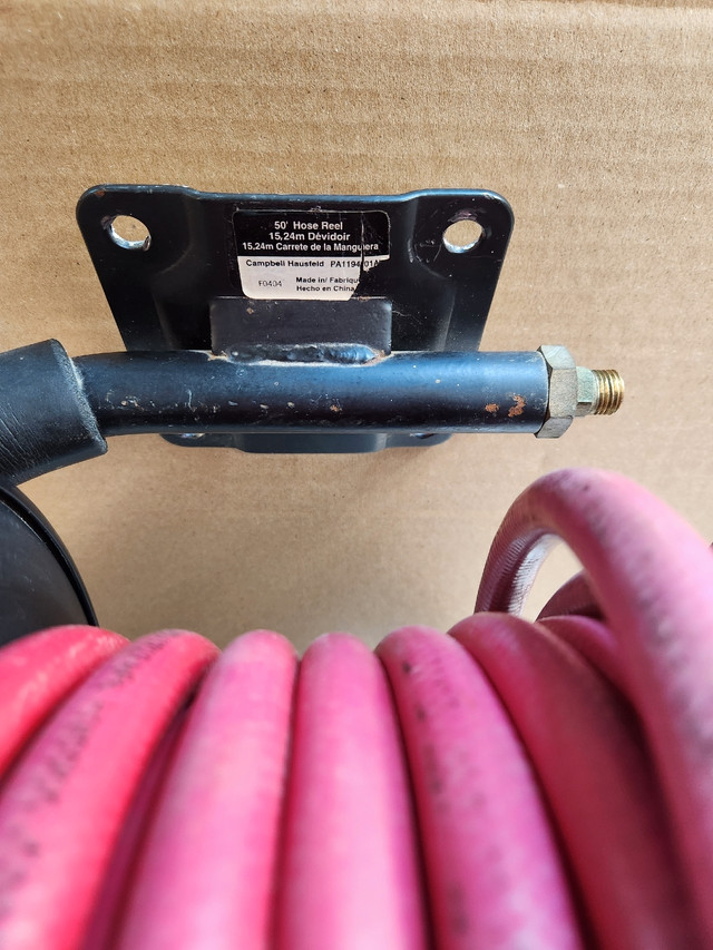 Manual air hose reel. in Garage Sales in Markham / York Region - Image 3