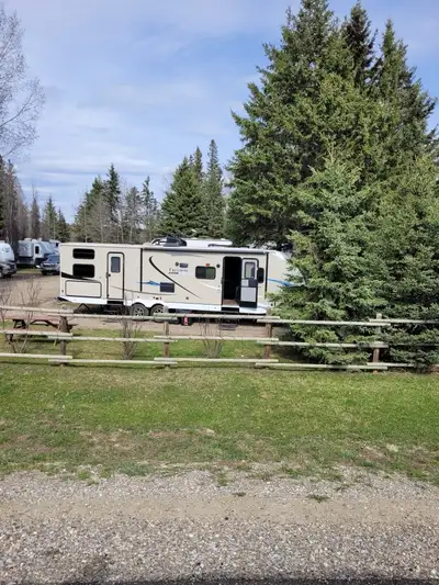 $34,900 OBO Popular family friendly travel trailer. 35.7 foot bunk model. Sleeps up to 10. A dry wei...