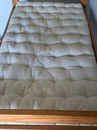 Single (Twin) Wool Mattress - excellent condition!