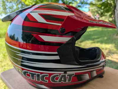 Excellent condition. Minimal use. Inner liner has been washed, very clean and sanitary. Also has rea...