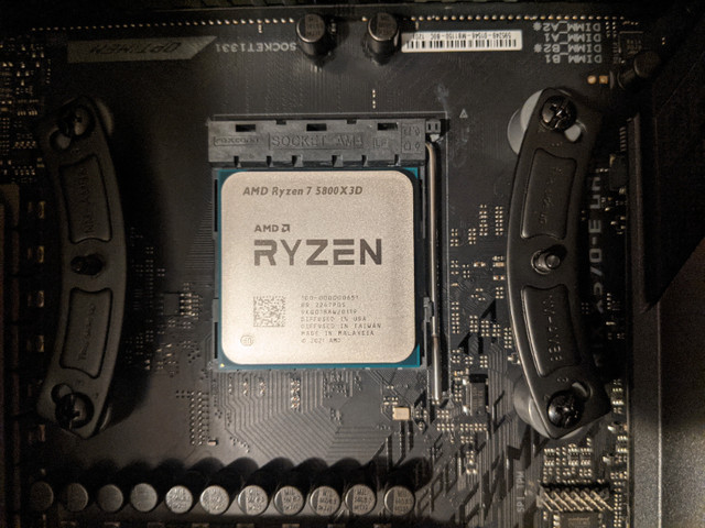 Ordinateur de jeu: Ryzen 7 5800X3D + Radeon RX 7800 XT + 32GB dans Ordinateurs de bureau  à Lanaudière - Image 2