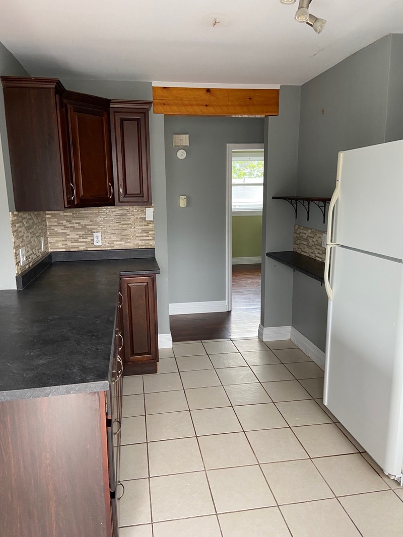 For Rent Spacious 3 Bedroom, 1 Bath Top Unit in Dartmouth Long Term