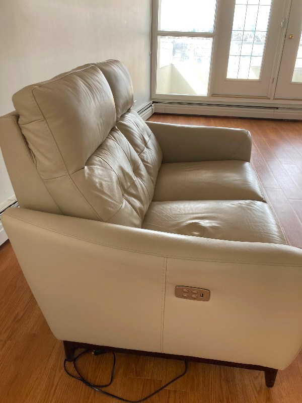 Leather Electric Lazyboy love seat in Couches & Futons in Calgary - Image 2