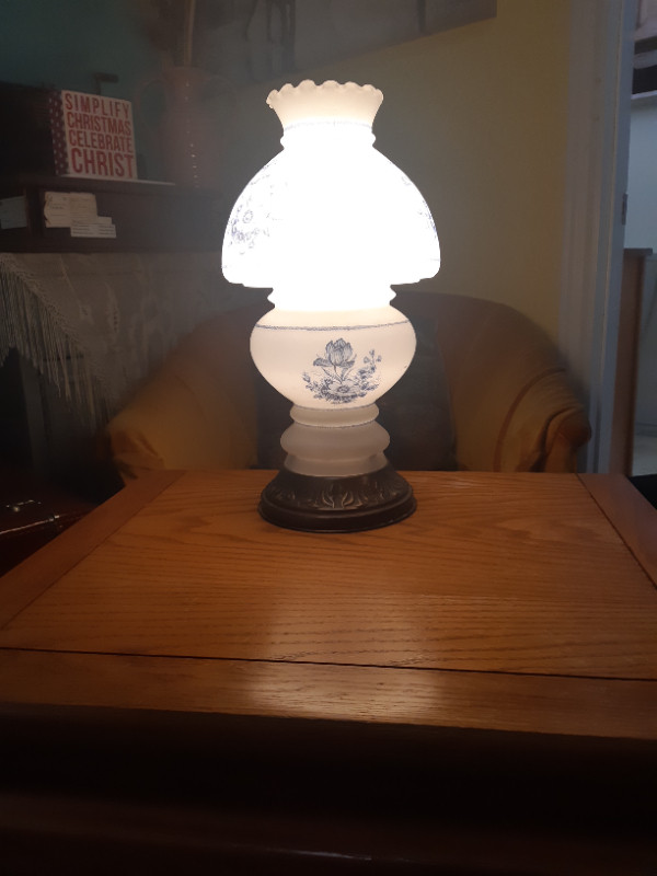 Vintage Lamp in Indoor Lighting & Fans in Kitchener / Waterloo - Image 2
