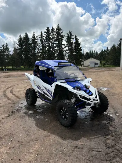2017 Yamaha yxz1000r ss 4200 km Front and rear full windshield Brand new Hercules ut1 28x10 tires Up...
