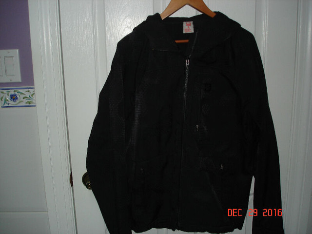 BOYS BURTON BLACK JACKET (WATER RESISTANT) - SIZE LARGE in Kids & Youth in City of Toronto