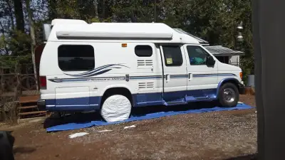 2004 (20 feet) motorhome. Great for a couple. Air conditioning and furnace, stove, fridge, microwave...