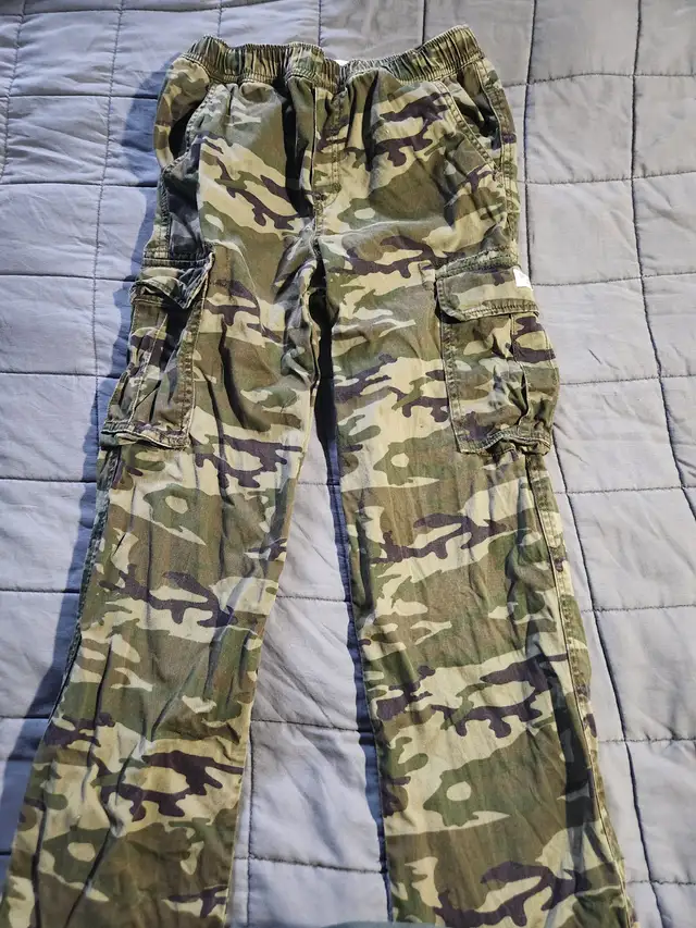 2 paires de pantalons enfant. 12-13 ans in Kids & Youth in Laval / North Shore - Image 4