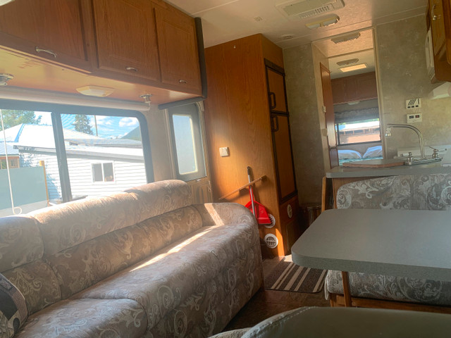 2004 Ford E450 Super Duty Coachman Class C For sale!! in Cars & Trucks in Kamloops - Image 4