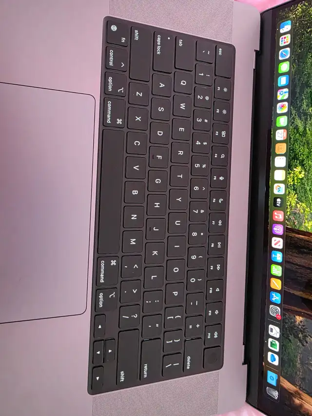 MacBook Pro 16" (2021) -M1 Max- 64GB RAM - 4TB SSD - Like New in Laptops in City of Toronto - Image 7