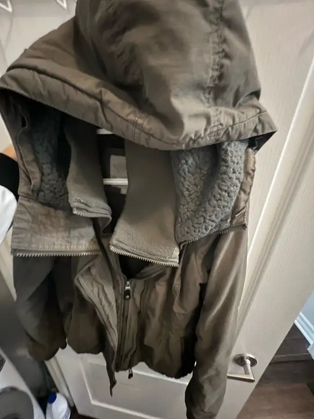 Bench Jacket in Women's - Tops & Outerwear in Mississauga / Peel Region - Image 6