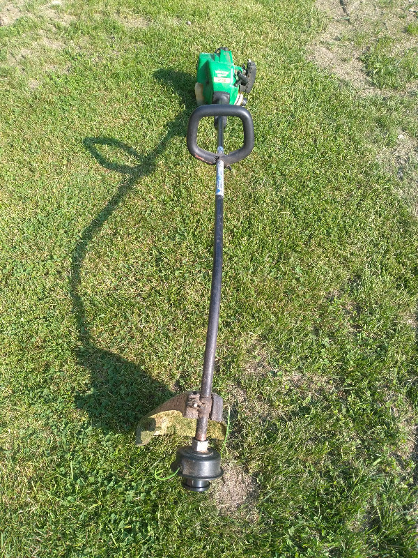 Used FeatherLite Weed Eater XT250 Weed Trimmer New Gas Lines, Sp in Lawnmowers & Leaf Blowers in Sunshine Coast - Image 2