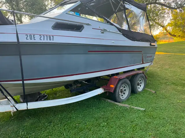 1985 Invader V210 Cuddy Cabin – 20ft in Powerboats & Motorboats in Hamilton - Image 3