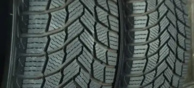 Both tires are un excellent condition and have 85% tread remaining. Studdless tires can be used duri...