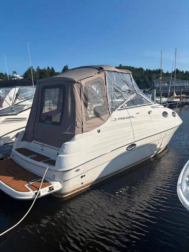 Regal Commodore 2465 – Trailer, Slip & Survey Included – in Powerboats & Motorboats in Saint John - Image 3