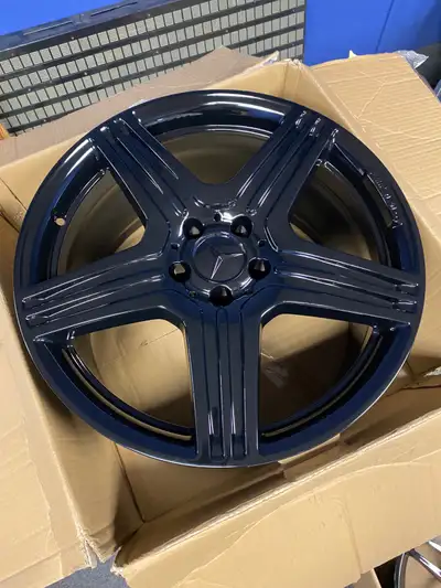 GENUINE AMG WHEELS. 5x112 19 x 9” et37 - 218 401 0000 19 x 10” et47 - 218 401 1902 Wheels have been...