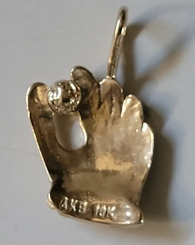Vintage Rare 10k Gold Baseball Glove & Ball Charm Pendant in Jewellery & Watches in Oshawa / Durham Region - Image 4