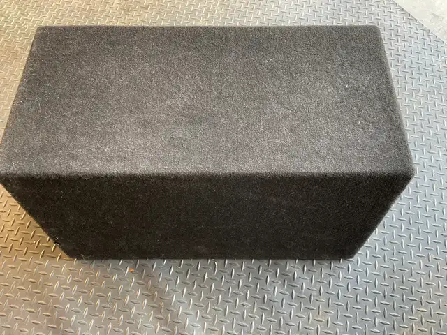 10” Kicker subwoofer box  in Speakers in Medicine Hat - Image 6