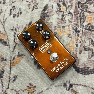 MXR M84 Bass Fuzz Deluxe - Pédale de basse, View more
