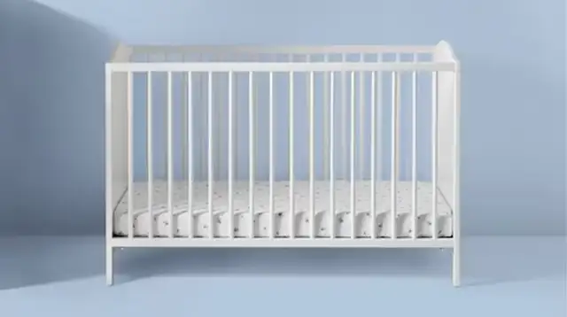 Ikea Gulliver - Crib with clean, high quality mattress in Cribs in Ottawa - Image 2