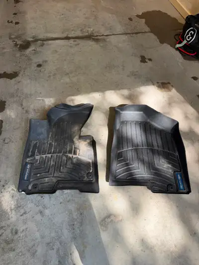 Hyundai Tucson OEM All-Weather Floor Mats + Cargo Tray – Complete Set Selling a complete set of genu...