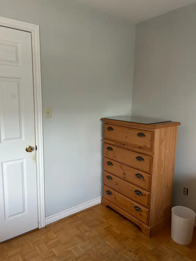 Clean quiet bright upper floor room. Eglinton and Credit Vi in Room Rentals & Roommates in Mississauga / Peel Region - Image 7