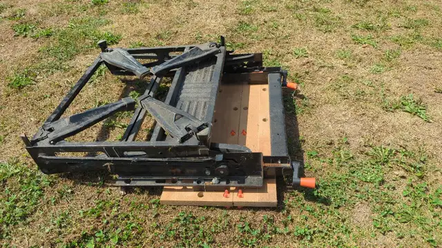 Black and Decker Workmate 400 in Tool Storage & Benches in Oakville / Halton Region - Image 6