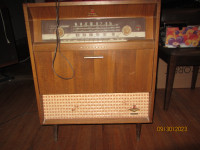REDUCED Antique Radio Turntable NEW PRICE