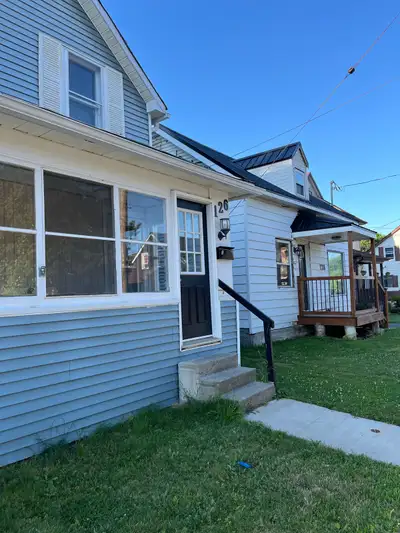 Recently Renovated 3 Bedroom Upper Unit Apartment – $2,300 + Hydro | Eighth St W, Cornwall, ON Unit...